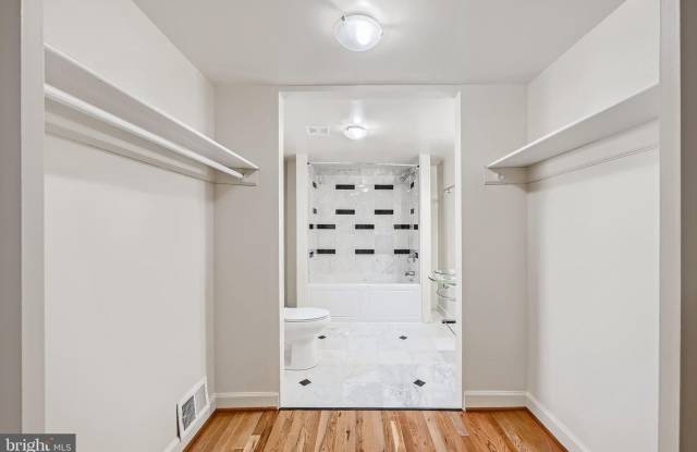 TWO BEDROOM TWO BATHROOM TOWNHOUSE AVAILABLE FOR SEPT 1ST MOVE-IN!!!! Gallery 3