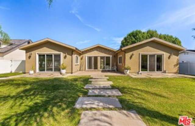 8817 Encino Avenue Gallery 3