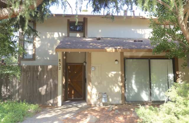 Large 2-Story Home in Stonegate-$500 OFF FIRST MONTH'S RENT - 832 Lake Boulevard, Davis, CA 95616