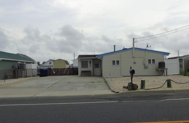 1045 Radio Road photos photos