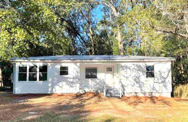 Fully updated 2/1 with Flex Room near FSU and close to FAMU, TCC, and Capitol - 1636 Pepper Drive, Tallahassee, FL 32304 Fully updated 2/1 with Flex Room near FSU and close to FAMU, TCC, and Capitol - 1636 Pepper Drive, Tallahassee, FL 32304