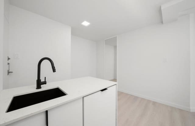 247 W Chestnut Gallery 3