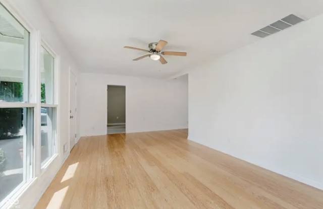 10409 Barmore Avenue Gallery 3
