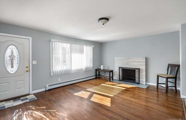 93 Garfield Boulevard Gallery 4