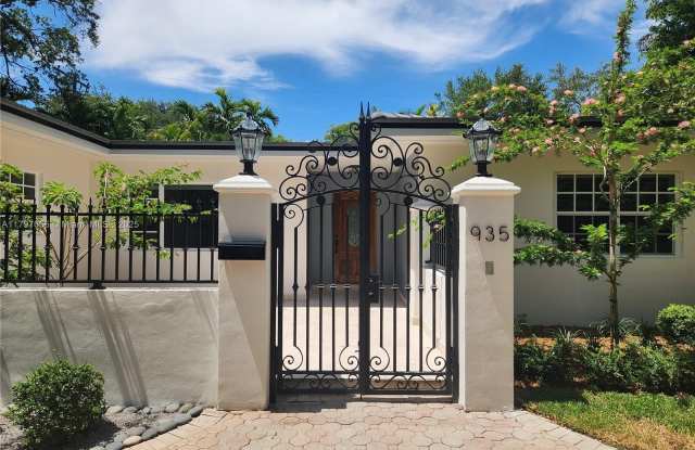 935 Alfonso Ave photos photos