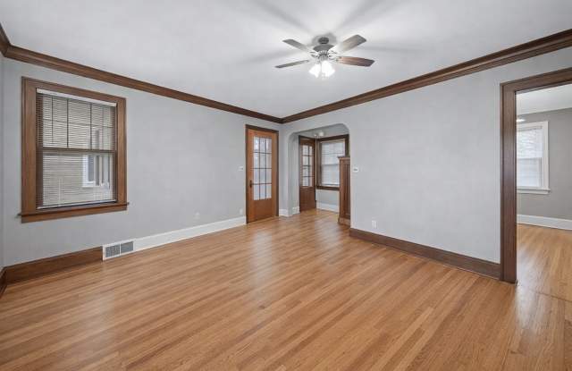 Huge 5 Bedroom for June 1st! - Close By Hamline, St Thomas, Macalester and Concordia Gallery 3