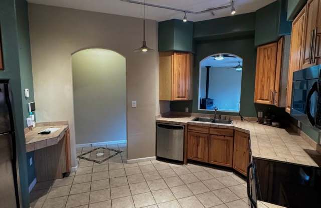 Spacious 2 bedroom home / Very pet friendly / 2 car garage / On city water Gallery 4