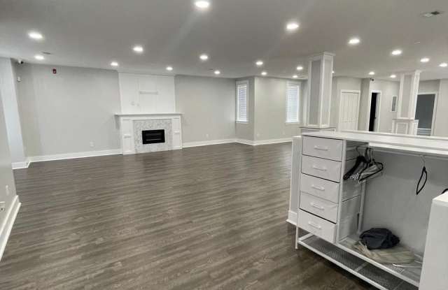 1323 LINDLEY Avenue Gallery 4