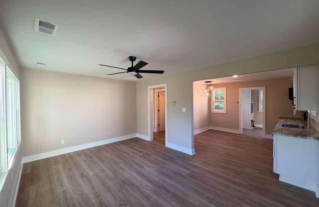 Beautifully Renovated 2-Bedroom Home with Fenced Backyard – 1507 Pollock Street Gallery 3