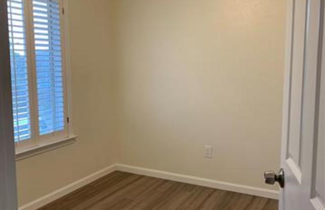 2211 Montclair Drive Gallery 4