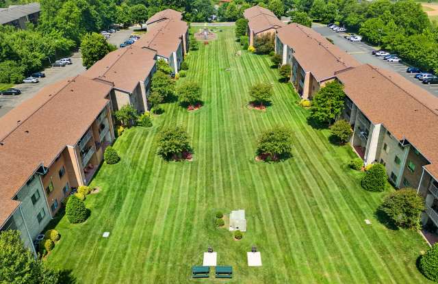 Gainsborough Court, Churchill Mews, and Copperfield Square Apartments & Townhomes Gallery 4