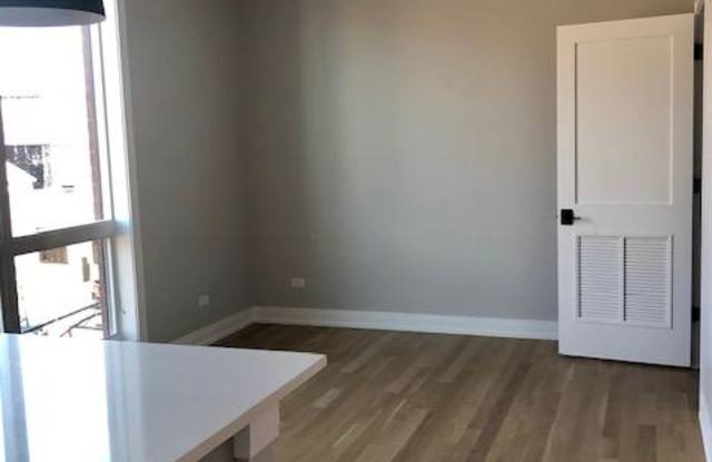 1046 W Cornelia Gallery 4