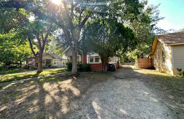 *** Accepting Housing ***Charming 2/1 | Additional living room or a 3rd bedroom| Move-In Special Gallery 4