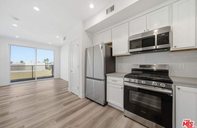 667 N Wilton Pl unit: 403 photos photos