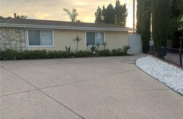 5706 Wallis Lane Gallery 1