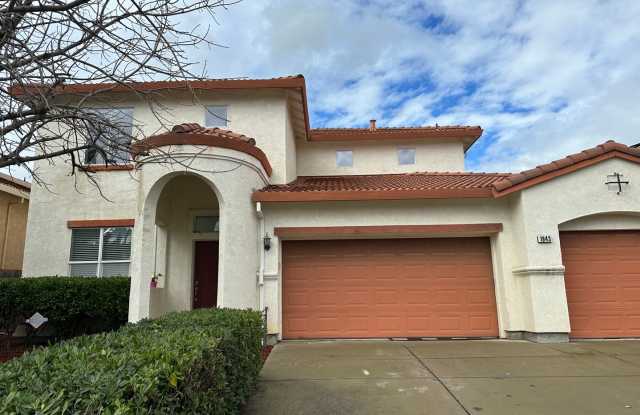 FANTASTIC RENTAL WITH FULL BED AND BATH DOWNSTAIRS!! photos photos