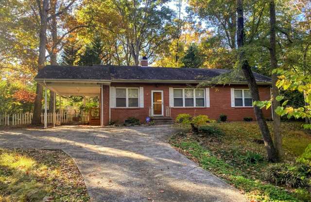 Beautiful 2 bed, 1 bath brick home! Located in Asheboro near McCrary Park! photos photos