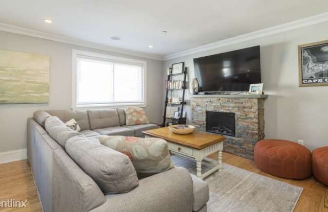 293 D St. 2 Gallery 2