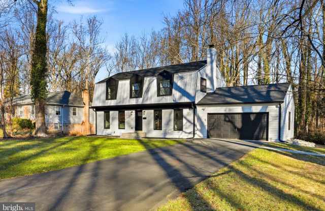 10704 HOWERTON Avenue Gallery 3