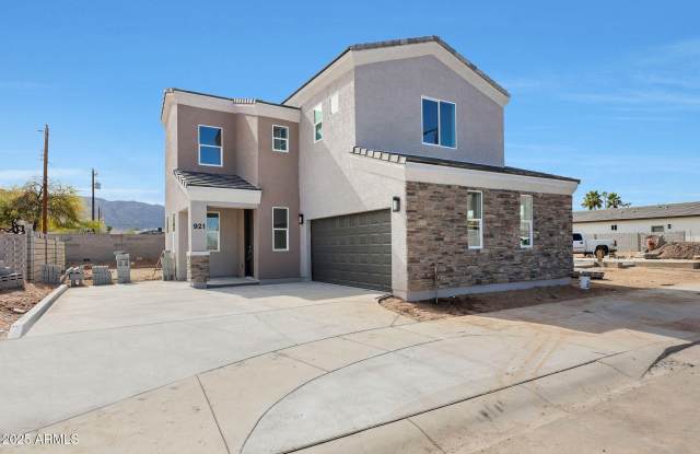 921 E DESERT Lane photos photos