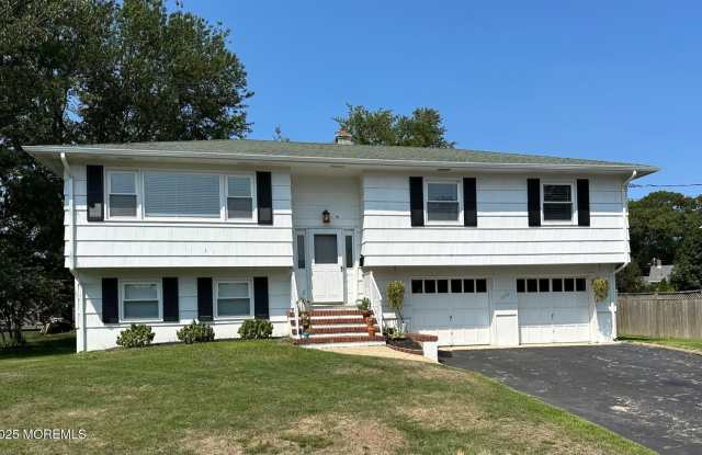 1004 Lake Avenue photos photos