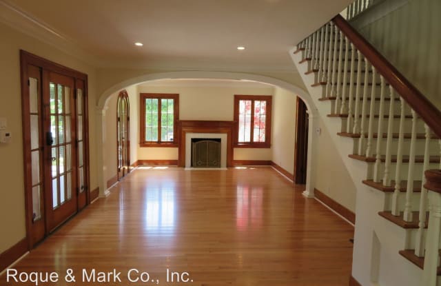 609 Burlingame Avenue - 609 South Burlingame Avenue, Los Angeles, CA 90049