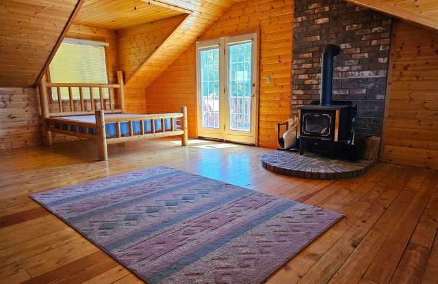 Three Bedroom Home with Spacious Yard photos photos