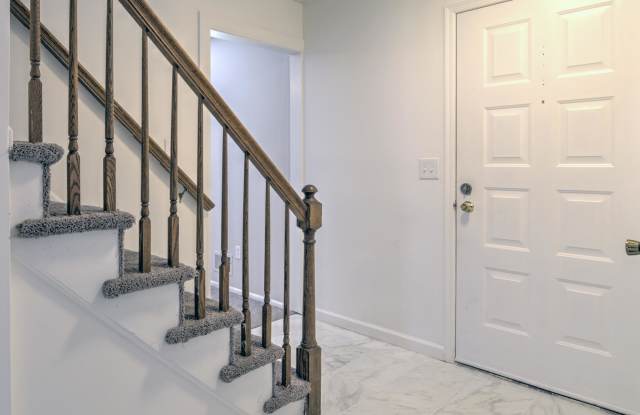 15 Magnolia Drive Gallery 2