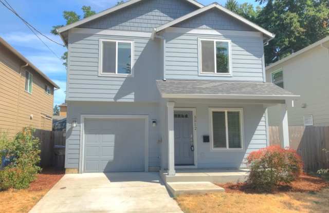 Mt. Scott-Arleta Newer Construction Home with AC, Attached Garage, Fenced Backyard - 5512 Southeast 61st Avenue, Portland, OR 97206