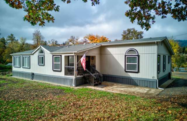 5 bedroom home on the North Umpqua River Gallery 1