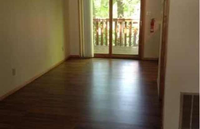 WEEKEND SPECIAL!! - Townhome 2 bed, 1.5 bath- Available NOW! Gallery 4