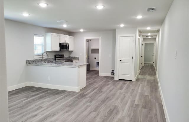 604 E 3rd Street - 604 East 3rd Street, Bonham, TX 75418