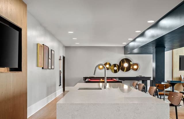 Hue on Greenhouse Gallery 4