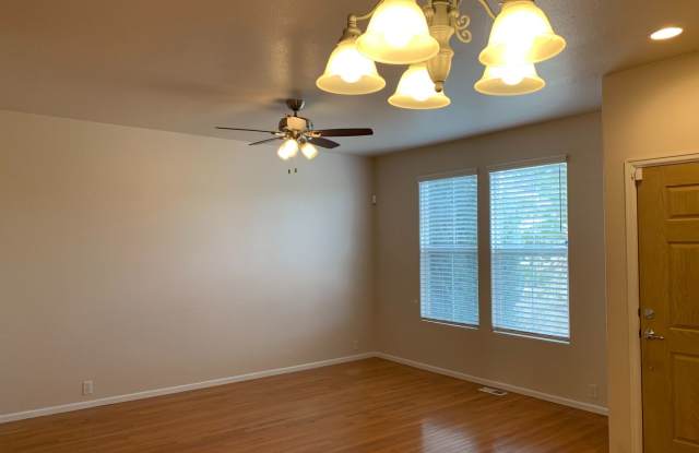 3 Bedroom Updated Townhouse in Fountain Gallery 3