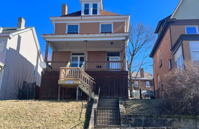 Updated 3BR 1 Bath house with yard and garage! Gallery 1
