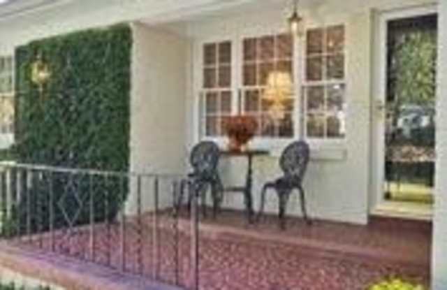 1261 Kingsley Circle NE Gallery 2
