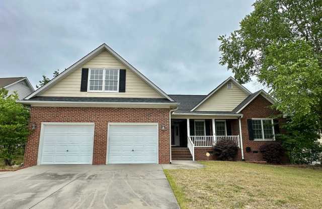 3 Bedroom, 2 Bath Home with a Bonus in Jack Britt School District!! photos photos