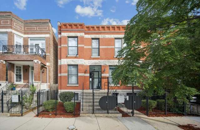 2912 W Warren Boulevard Gallery 1