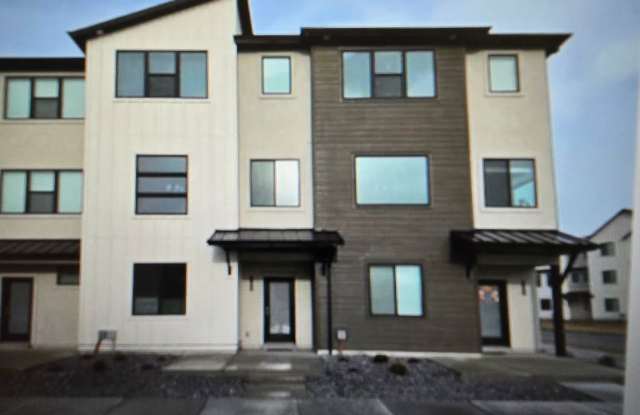 4 Bedroom 3 Bath Town Home for Rent in AF photos photos