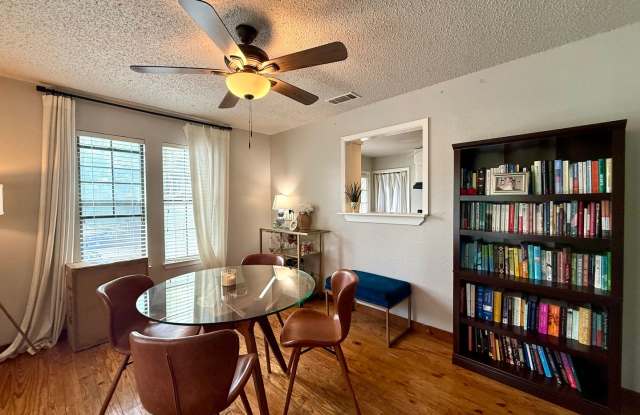 4/3 Home in Clarksville! Incredible location! Available for mid-July! Gallery 3
