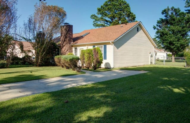 114 Pinecrest Drive - 114 Pine Crest Dr, Jacksonville, NC 28546