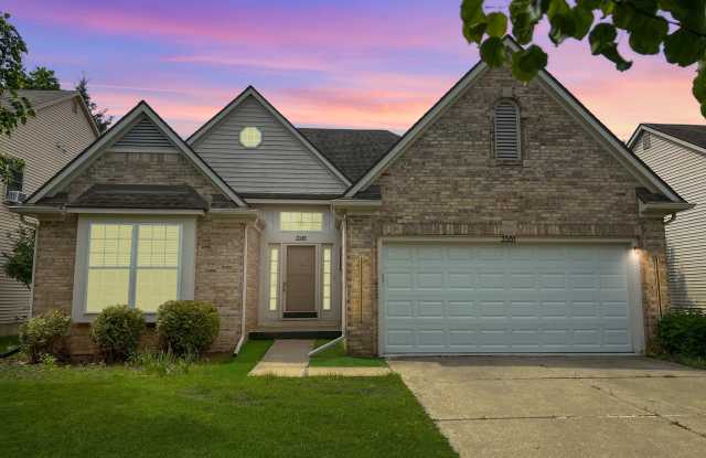 3381 Cromwell Road photos photos