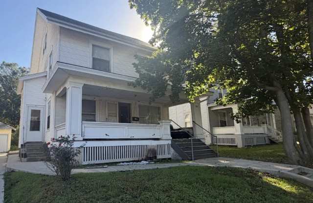 Available August 1st, 7 bedroom, 2 bathroom, Off Street Parking Included! Gallery 1