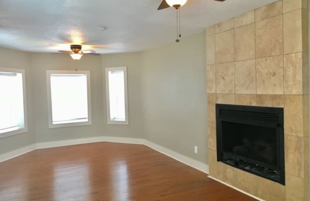 4326 Roanoke Pkwy - 303 - 4326 Roanoke Pkwy, Kansas City, MO 64111