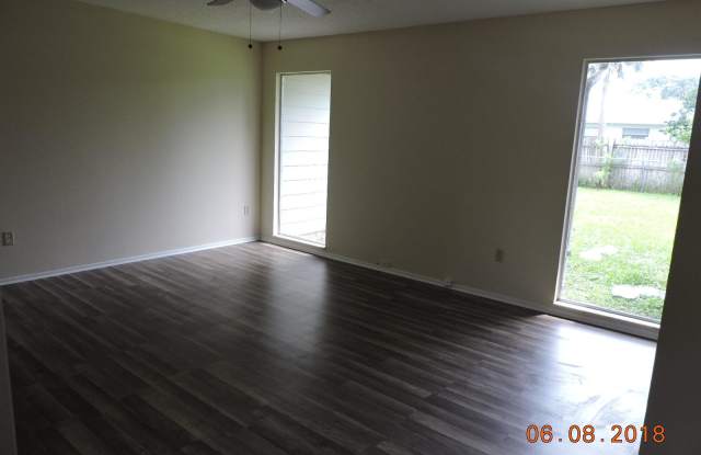 754 NE Bywood Drive Gallery 2