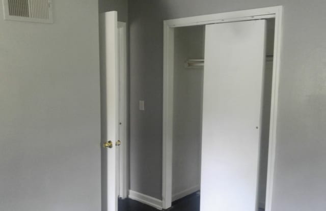 3 Bedroom with easy access to freeway, downtown Grandview photos photos