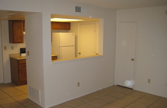 4420 E Wood St photos photos