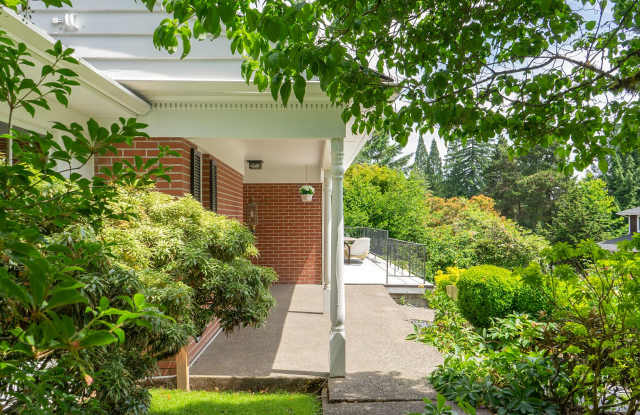 Newly remodeled Beautiful Traditional Ranch home in Lincoln's school district! Gallery 4