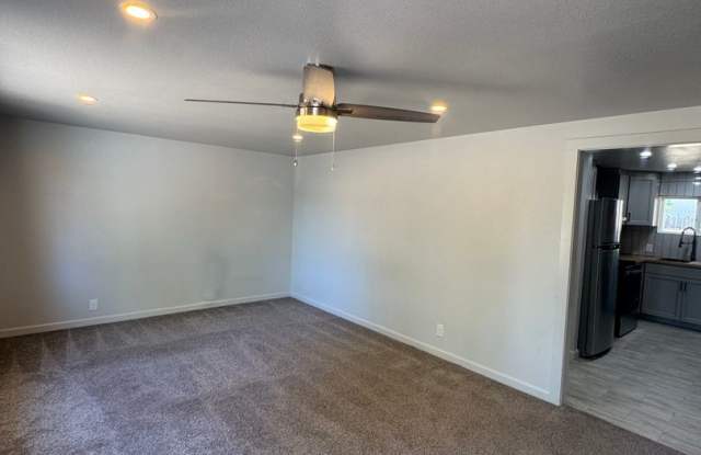 3 BED 1 BATH HOUSE WITH A FENCED BACKYARD Gallery 4