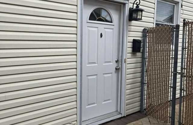 423 Cortelyou Avenue unit: 2 photos photos